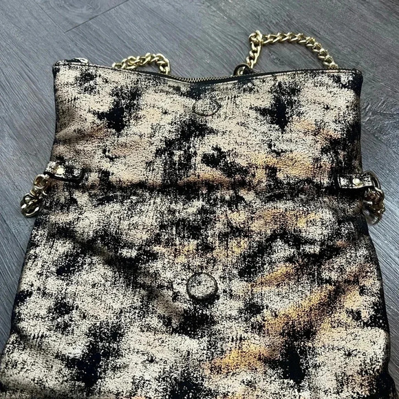 Kelly Wynne Black & Gold Fold-Over Bag - Picture 5 of 15